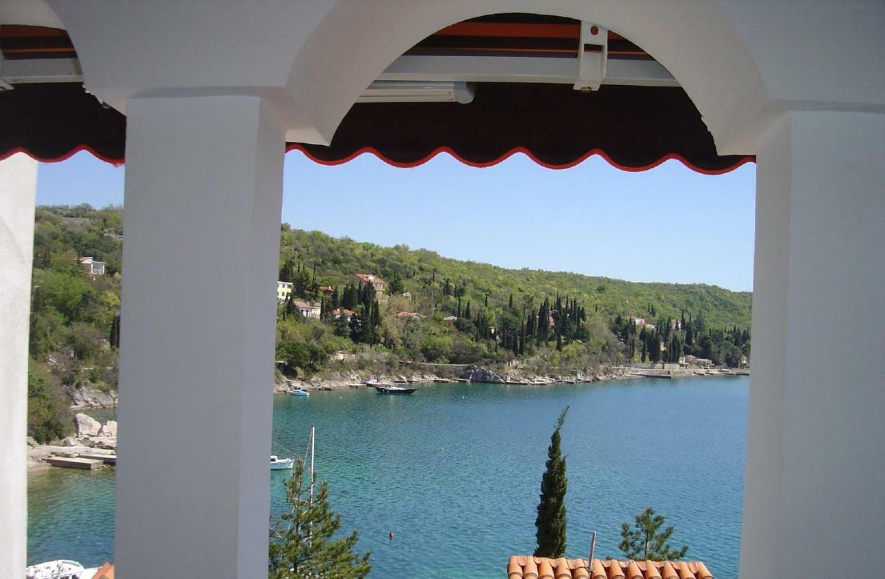 Vila Jadranka Apartments And Rooms Omišalj Εξωτερικό φωτογραφία